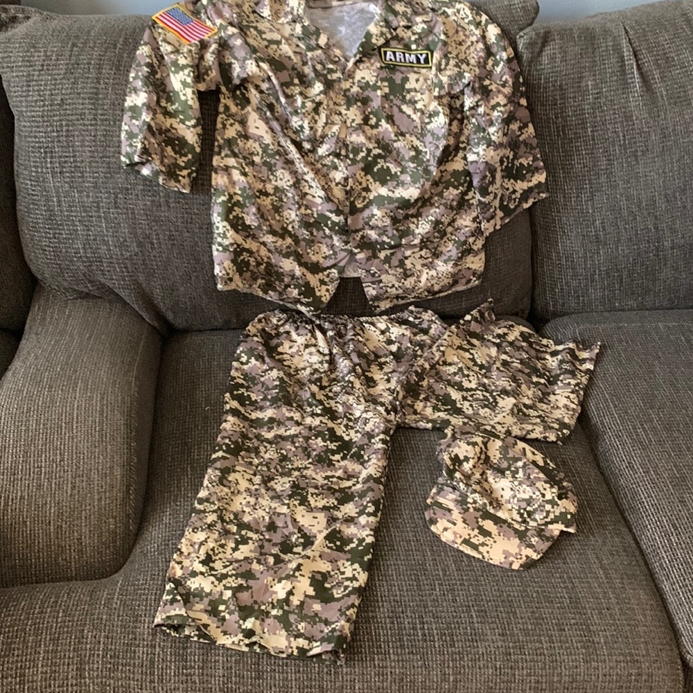 Size 12 camuflado Halloween costume